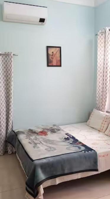 Sindhi Camp House | Cozy Room Close to Attractions