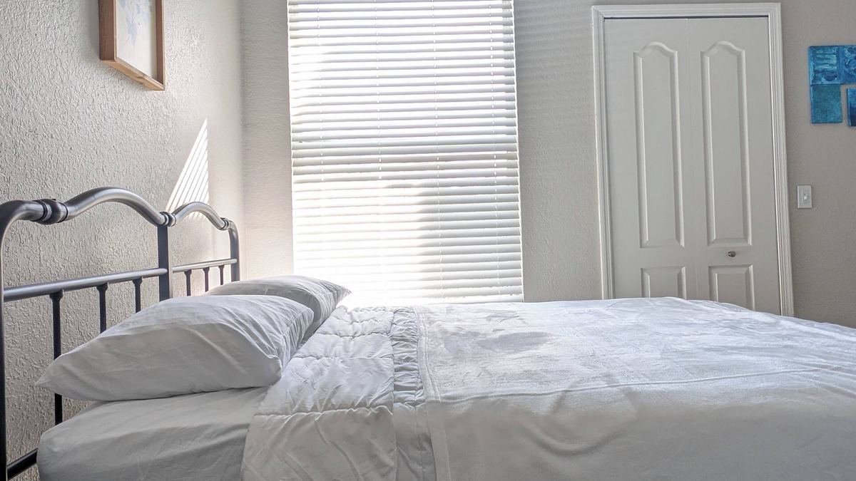 Metro West Apartment | Cozy Room Close to Universal