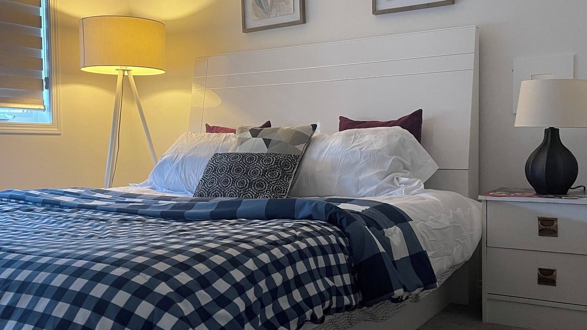 Calgary House | Cozy Room Close to YYC Airport