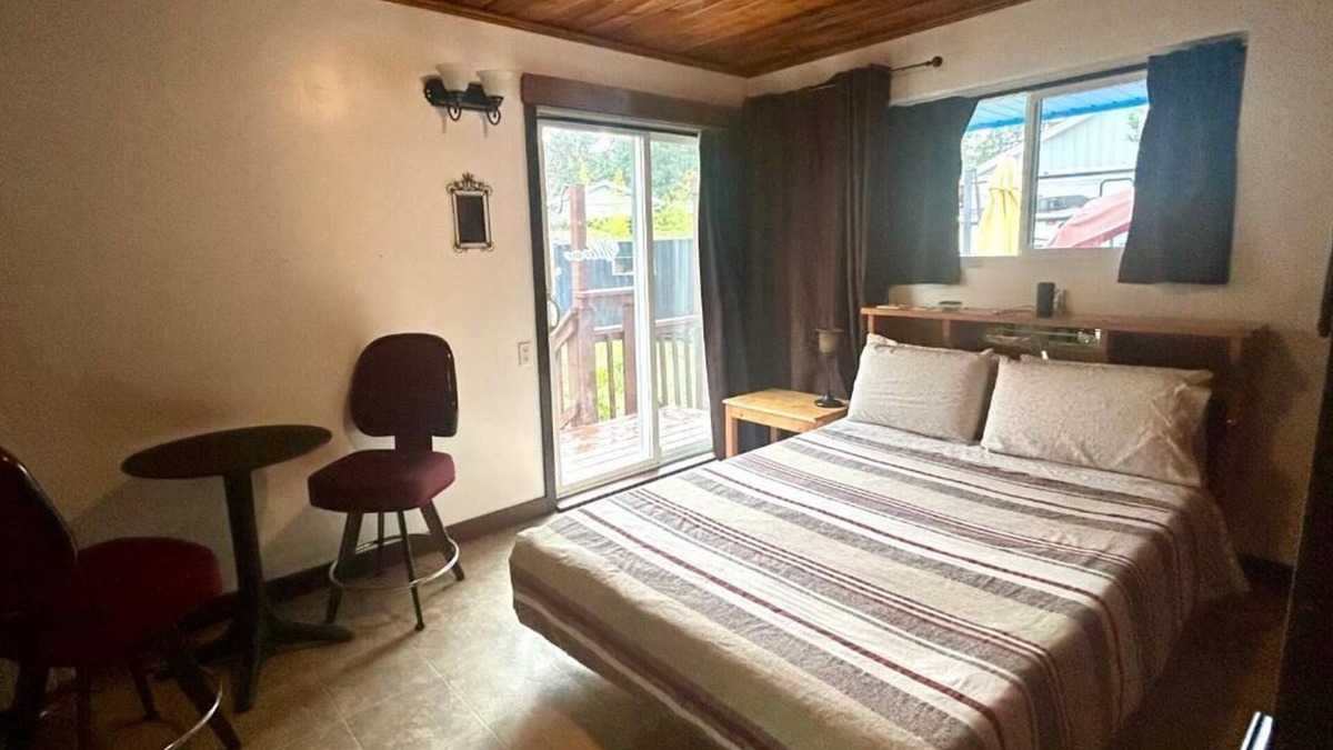 Beachcomber Bed & Breakfast | Cozy room, in a SPA environment