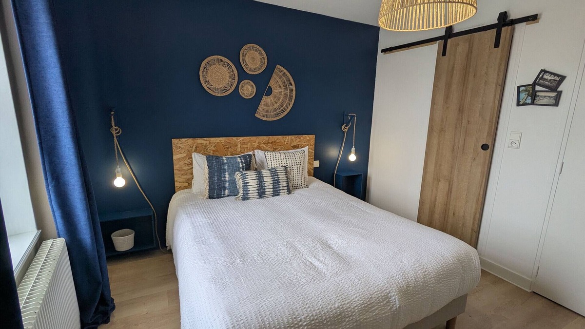 Briare Bed & Breakfast | Cozy room in Briare, city center, ideal for cyclists