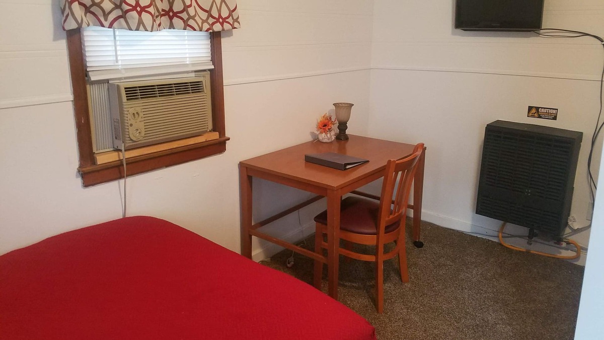 Garretson Apartment | Cozy Room In Small Town
