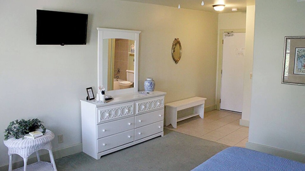 Louisiana Bed & Breakfast | Cozy room located in historic downtown with a 5 minute walk to the riverfront!
