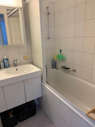Muhlebach House | Cozy Room near Lake Zürich