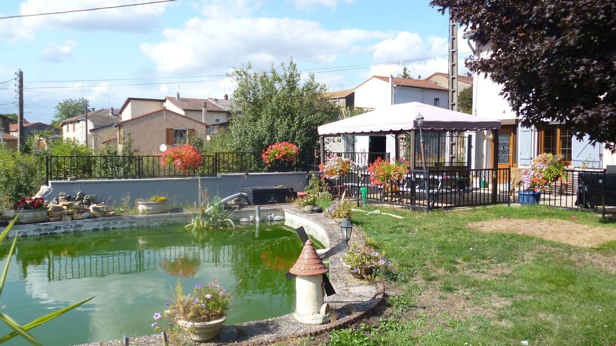 Xivry-Circourt Bed & Breakfast | Cozy room with game room and terrace, near Belgium and Luxembourg