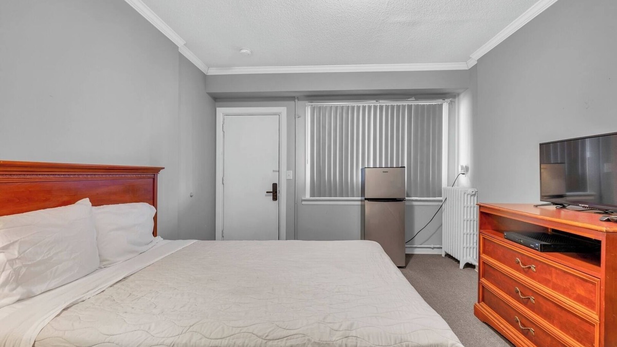 Riverview Apartment | Cozy Room with Private Bath in Brownstown