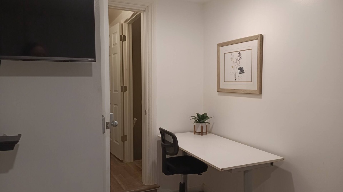 Pottsville House | Cozy room with private bathroom in Pottsville PA by Route 61 near Locust Lake