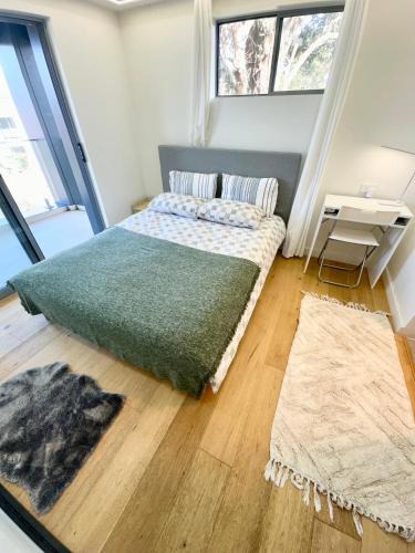 Revesby House | Cozy Room with Private Bathroom, Toilet and Balcony Close to Train Station and Airport
