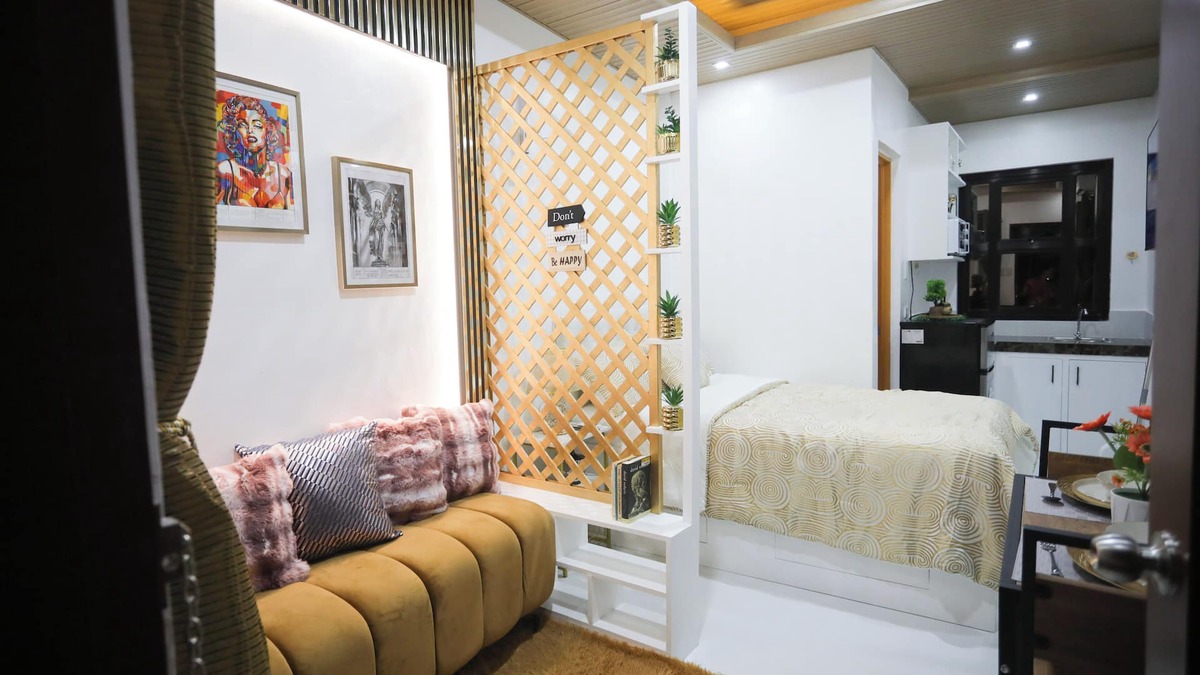 Naga Apartment | Cozy Room with WiFi & Netflix Heart of Enchanting Naga City