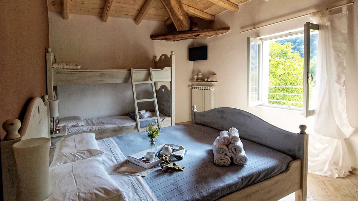 Gardone Riviera House | Cozy rooms inside a renovated farmhouse/shared pool