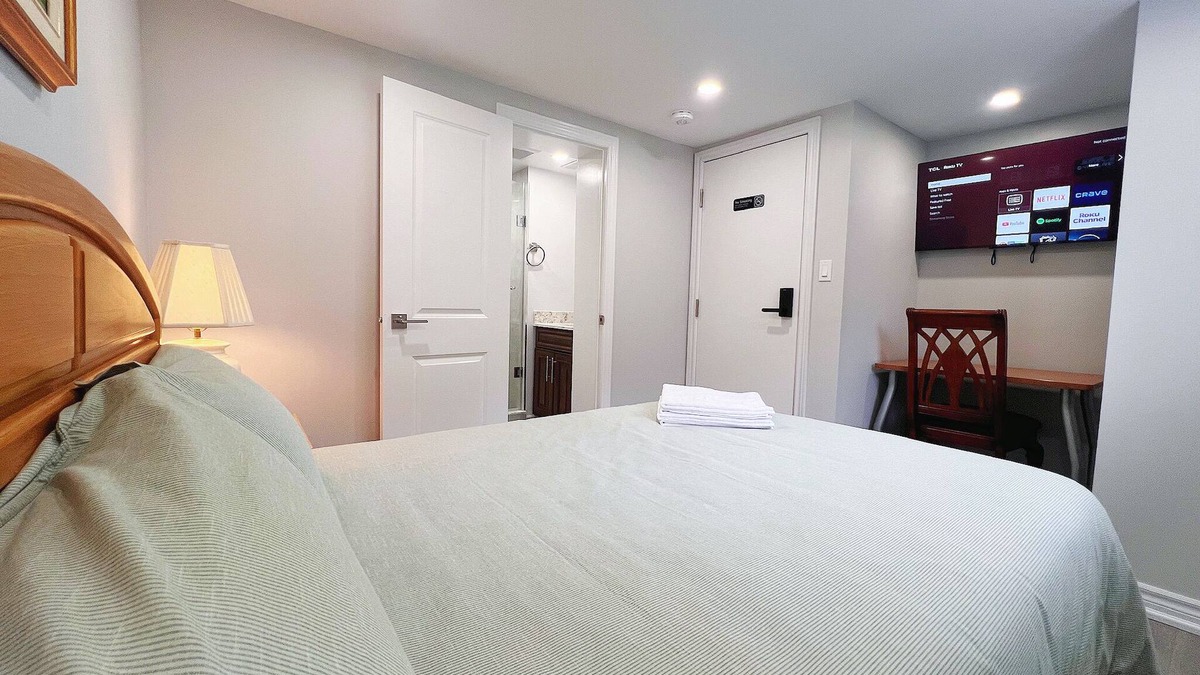 Markham House | Cozy Rooms Near Subway