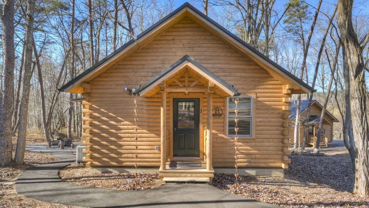 Logan Cabin | Cozy Rose` cabin for up to 6 guests - Hocking Hills - Hot Tub-Fire Pit-Wifi