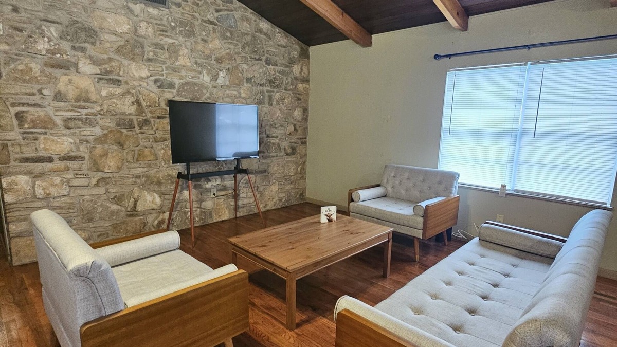 Copperas Cove House | Cozy Rustic 3 Bedrooms House perfect for your vacation