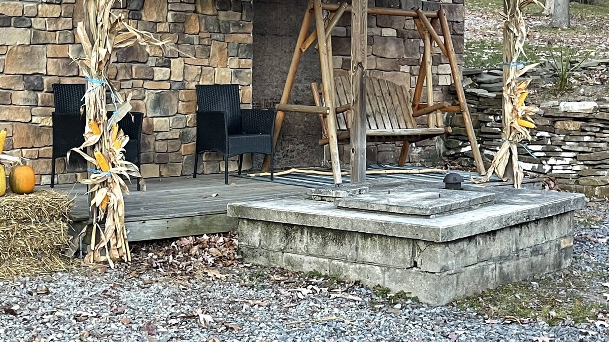 Meyersdale Cabin | Cozy Rustic Cabin in the county!