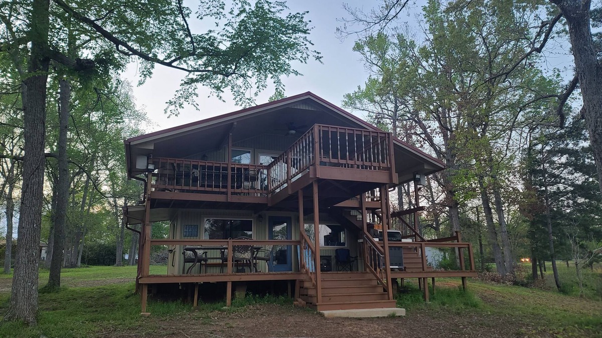 Rusk Cabin | Cozy rustic cabin on two fishing ponds in tranquil Rusk, TX