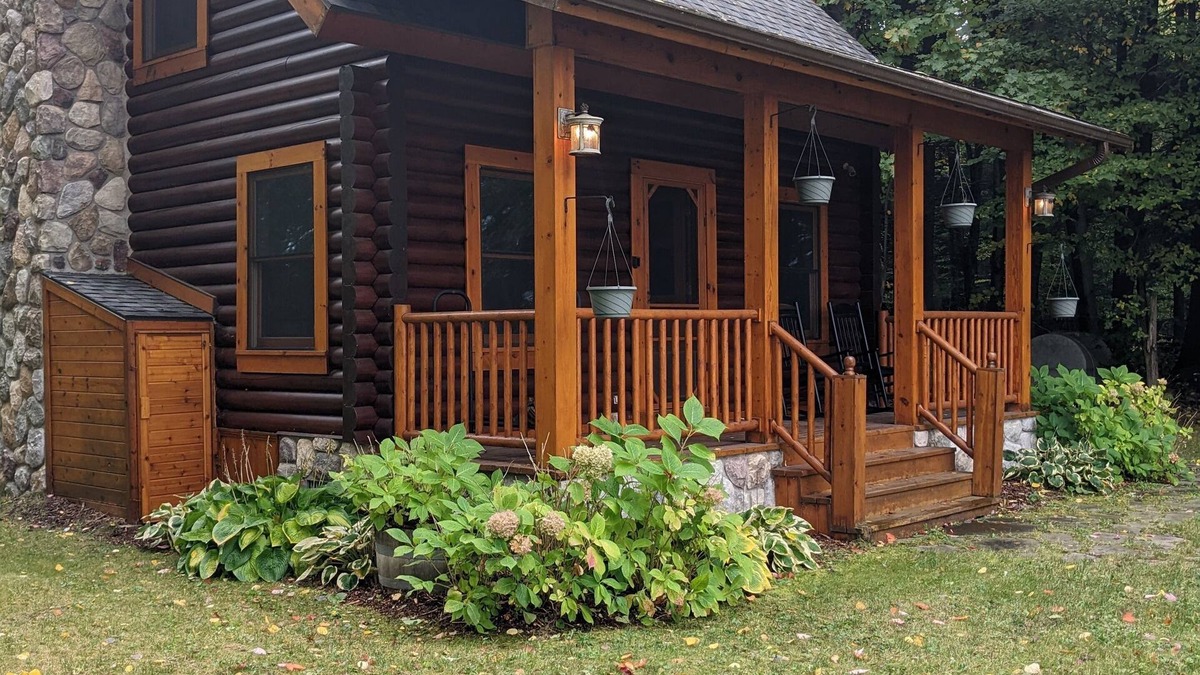 Old Mission House | Cozy rustic cabin on Prescott Lake - Minutes away from world renowned vineyards