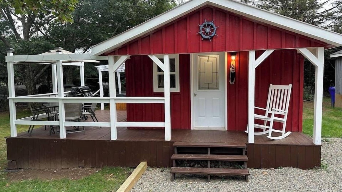 St. Stephen Apartment | Cozy Rustic Cabin w/Hot Tub