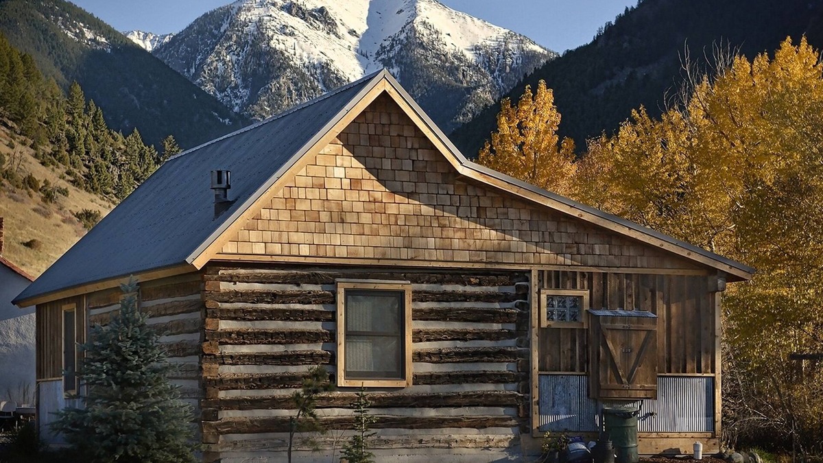 Chico Cabin | Cozy, Rustic Cabins near Chico Hot Springs & only 35 mins to YELLOWSTONE PARK!