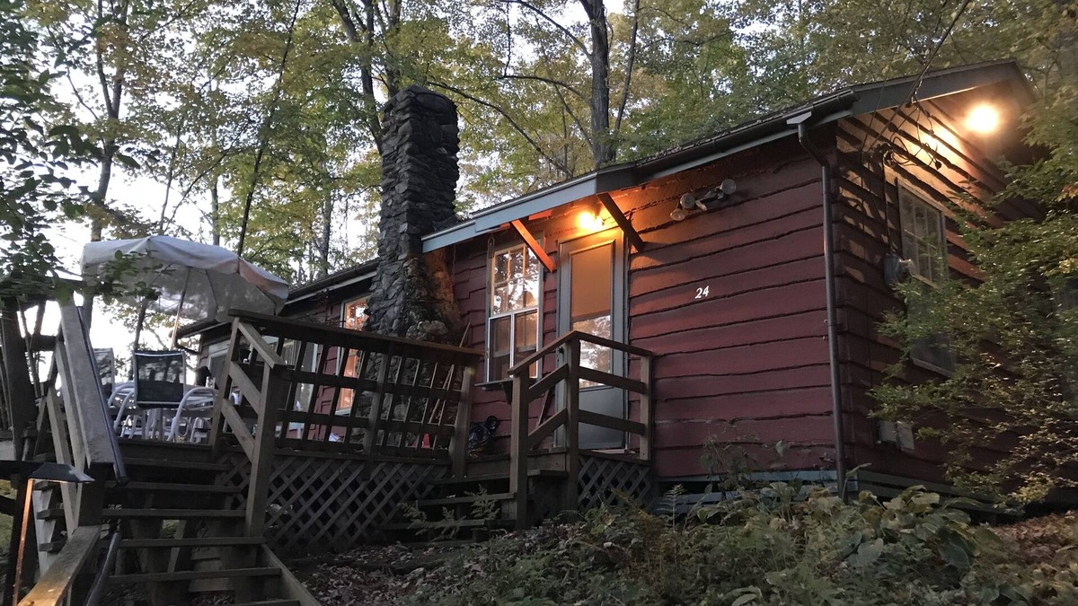 Glendale Cottage | Cozy rustic cottage minutes away from Tanglewood and Stockbridge center