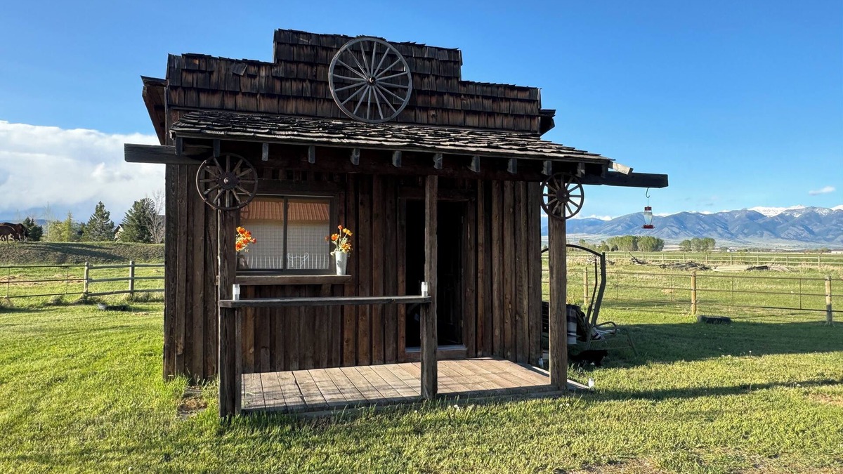 Belgrade Cabin | Cozy, rustic, country cabin with magnificent views of the Bridger Mountains.