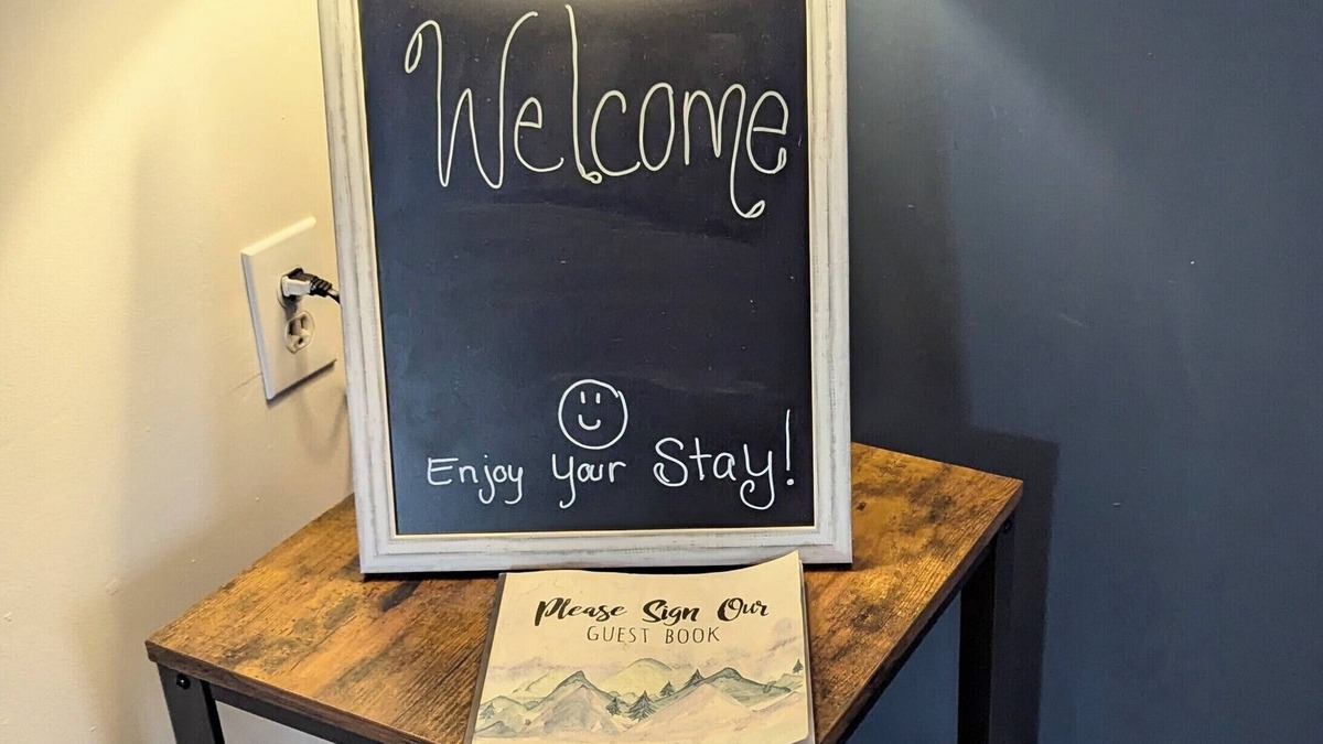 Cumberland House | Cozy Rustic Home for the Family! WALKABLE TO DOWNTOWN!