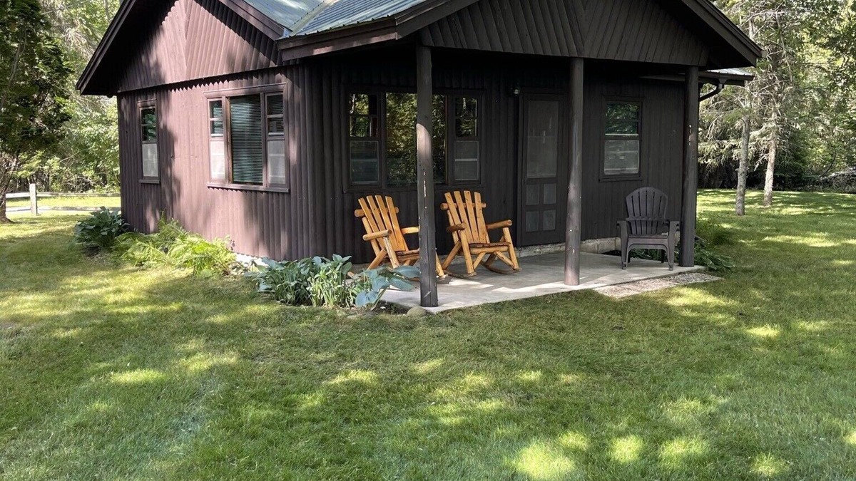 Cheboygan Cabin | Cozy, rustic log cabin on Mullett Lake #6