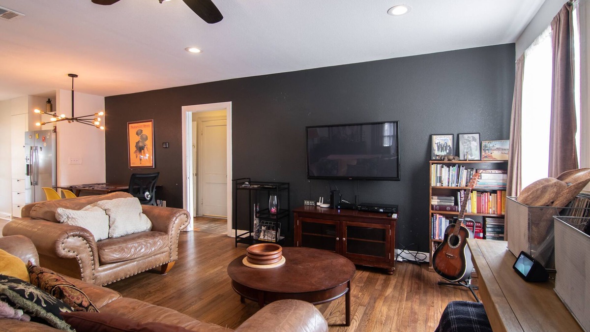 Clarksville House | Cozy rustic, newly remodeled, Clarksville home with Tour Bus