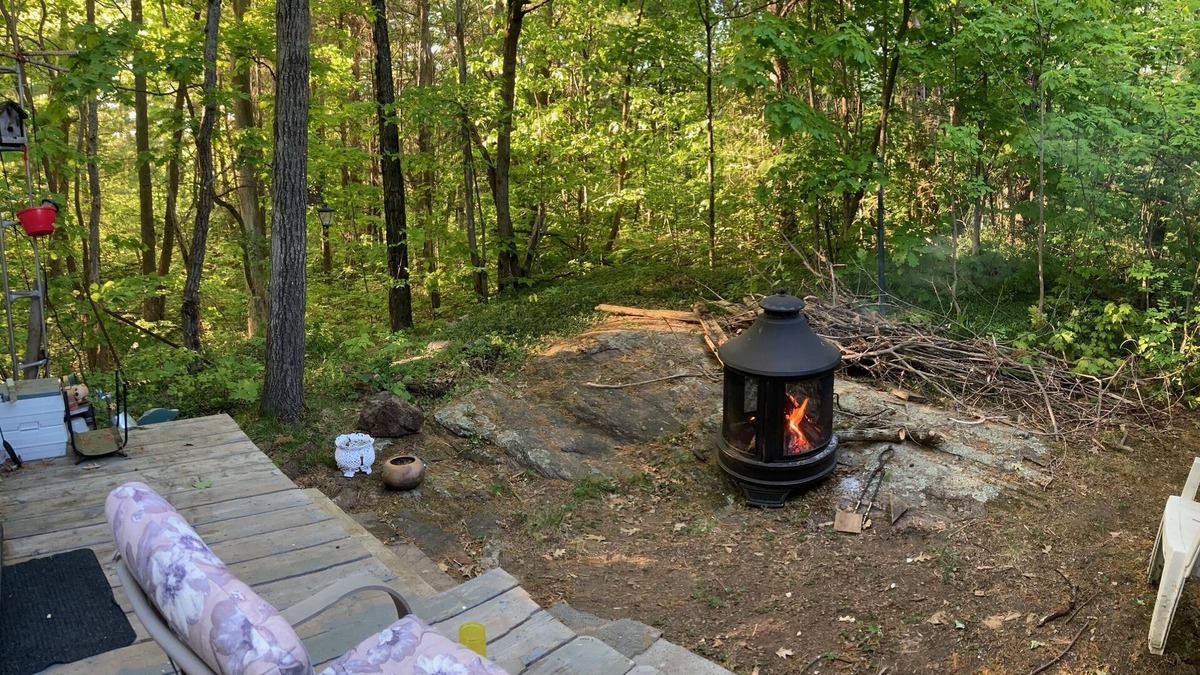 Gravenhurst Cabin | Cozy rustic private cottage 1 minute to beach