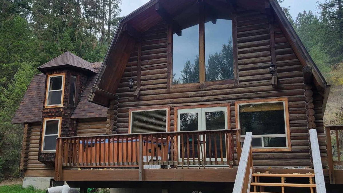 Kingston Cabin | Cozy, rustic private cabin in the woods! Skip to the river & CDA bike trail!