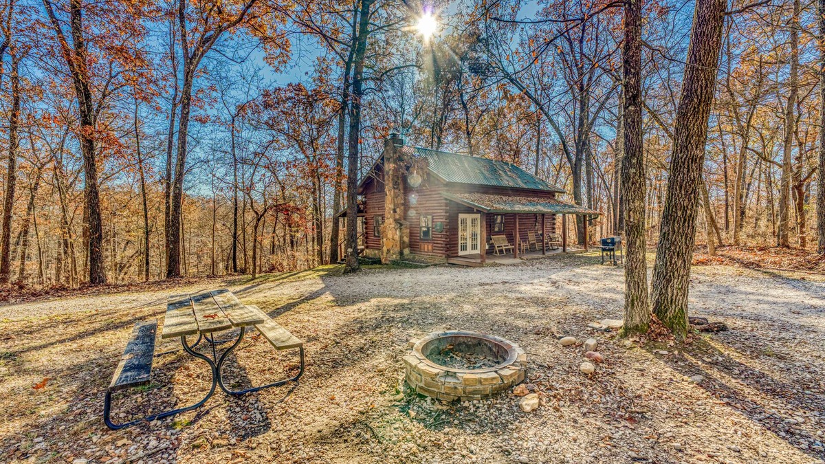Saint Joe Cabin | Cozy, Rustic, & Spacious 10-person cabin near Grinder's Ferry & Tyler Bend!