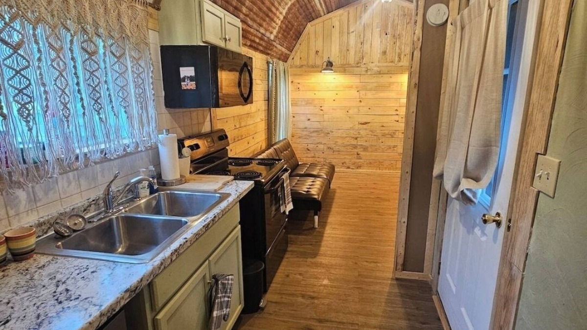 Leary Cabin | Cozy rustic tiny home! Just off of interstate 30, it's 5 minutes from Texarkana.