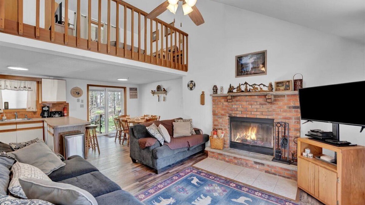 Pocono Lake House | Cozy - Rustic - Romantic