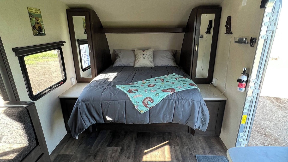Big Stone City House | Cozy RV at Tranquility Bay with AC