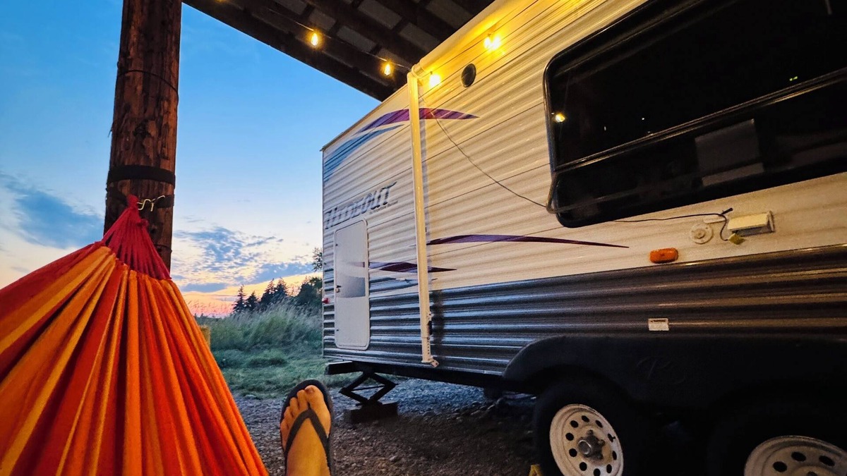 Custer House | Cozy RV Camping close to the border & Birch Bay on our farm under starlit skies!