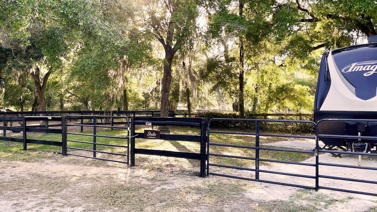 Fellowship House | Cozy RV in Lovely Ocala with Fenced Yard, WiFi, AC: Near WEC