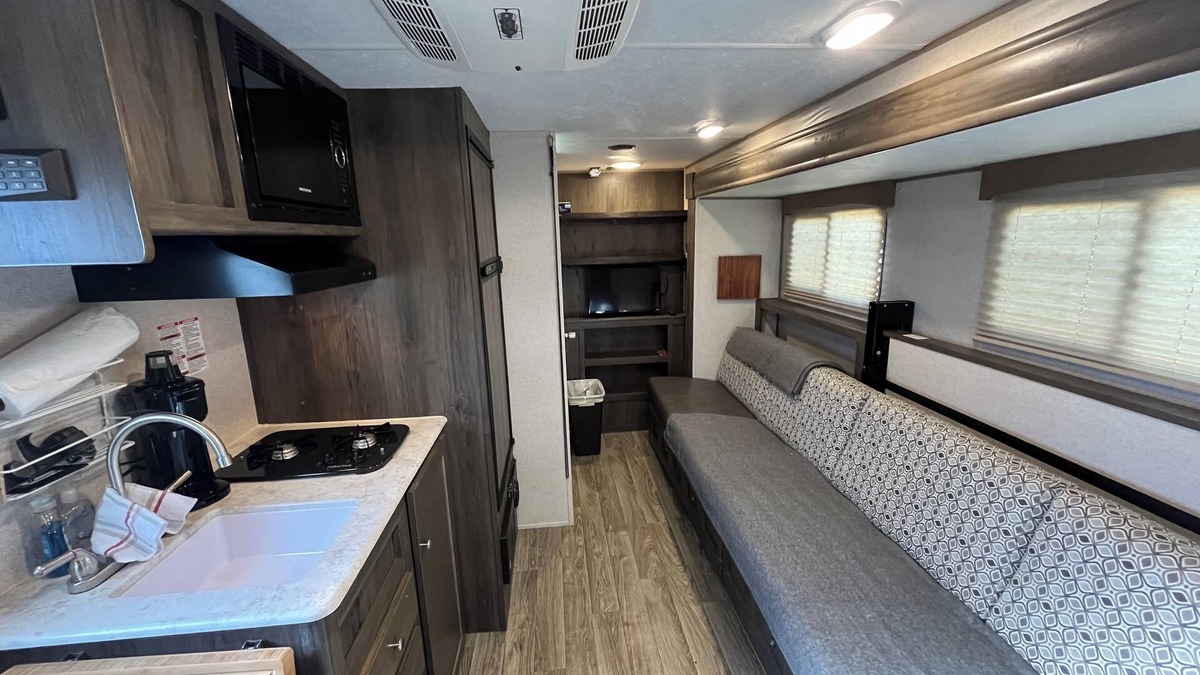 Mason House | Cozy RV in Mason Tn with WiFi, AC, Furnished, near Blue Oval