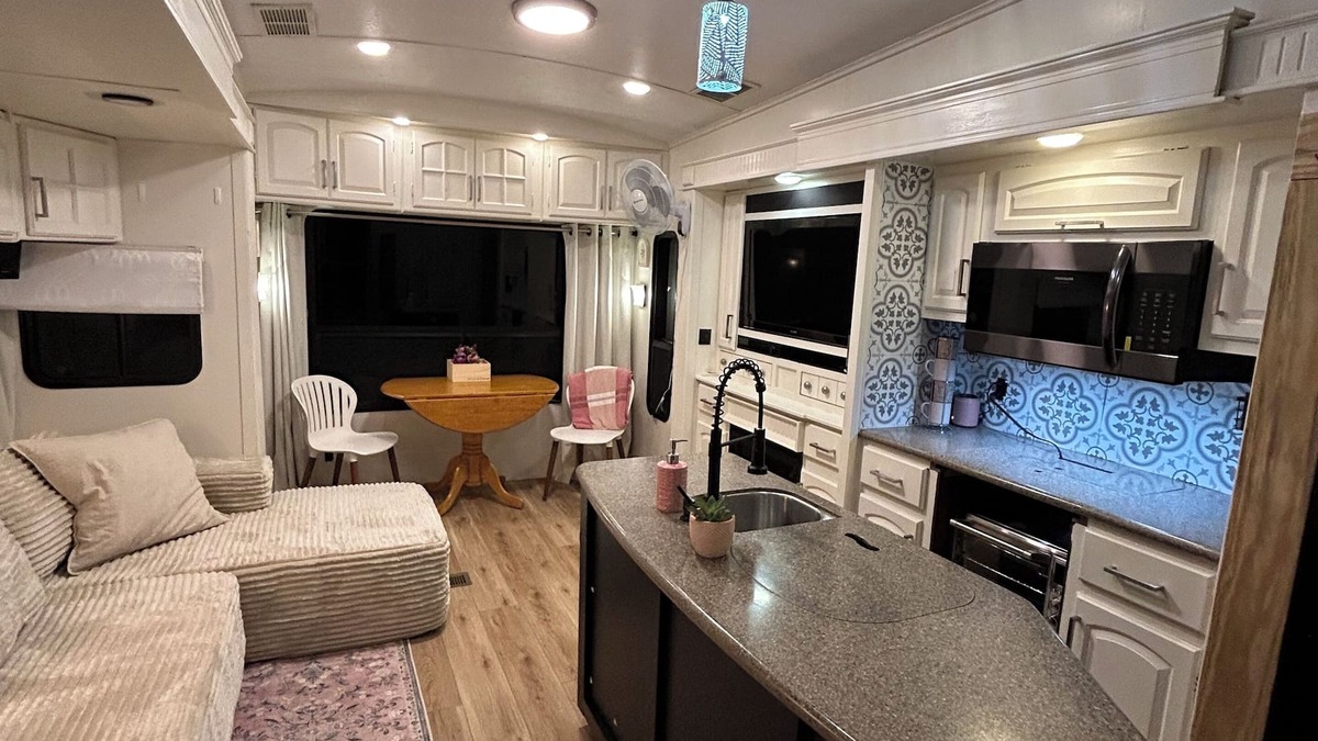 Nederland House | Cozy RV in Nederland with AC, WiFi