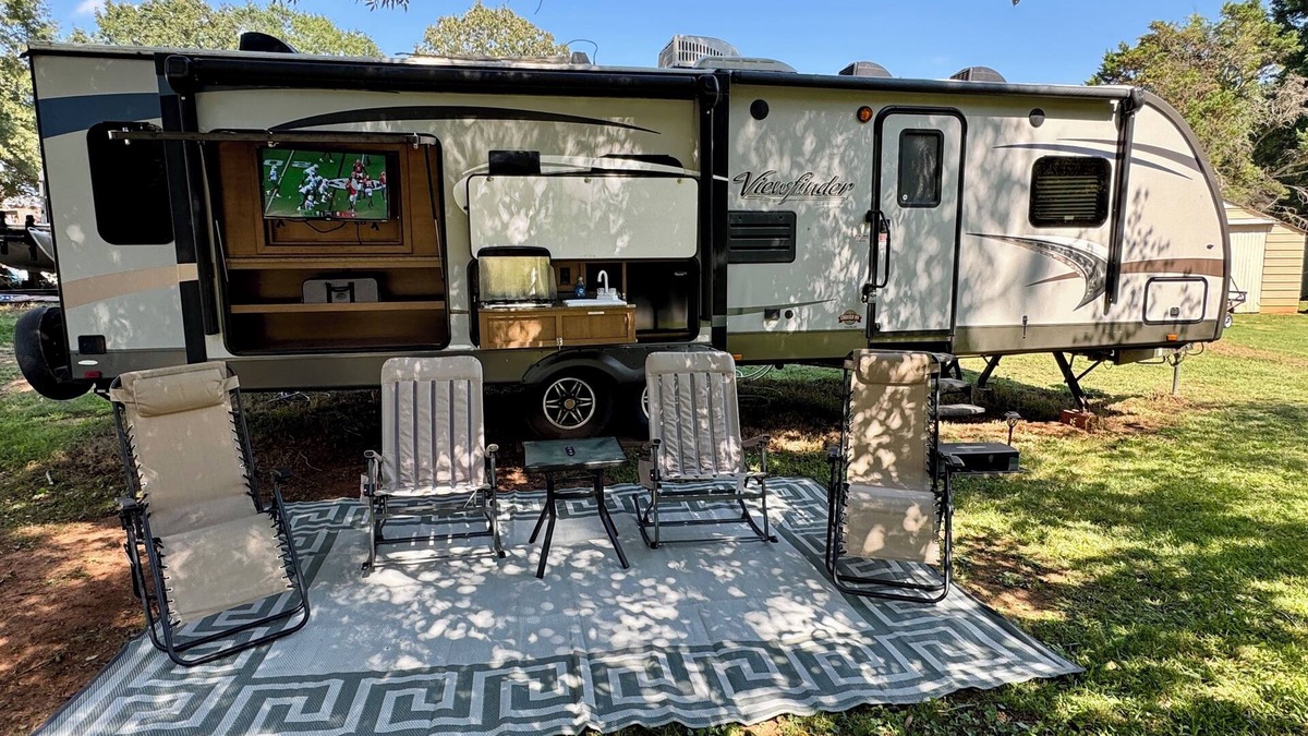 Nicholson House | Cozy RV in quaint Nicholson. Close to UGA.