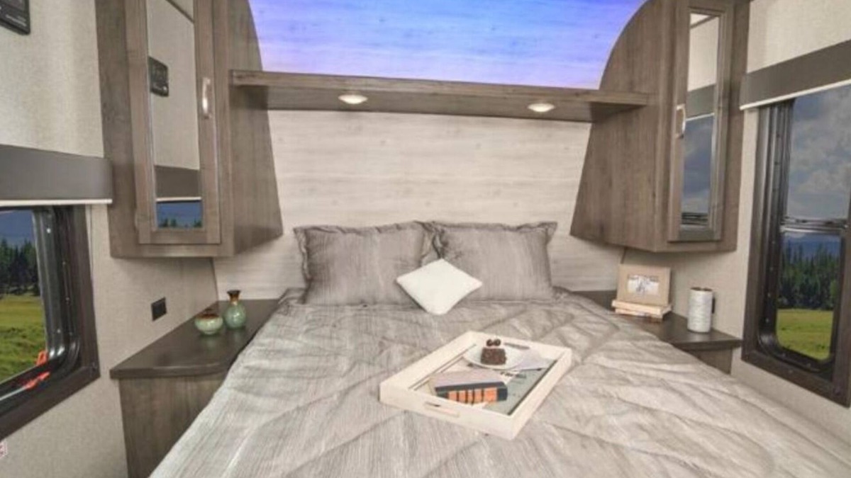 Kempner House | Cozy RV with 1 bedroom and bunk and AC, WiFi in relaxing Kempner