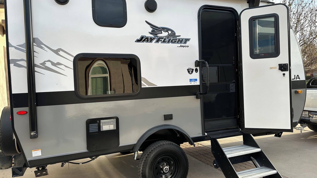 Tall Timbers - Brechtel House | Cozy RV with AC and WiFi in Lovely Terrytown