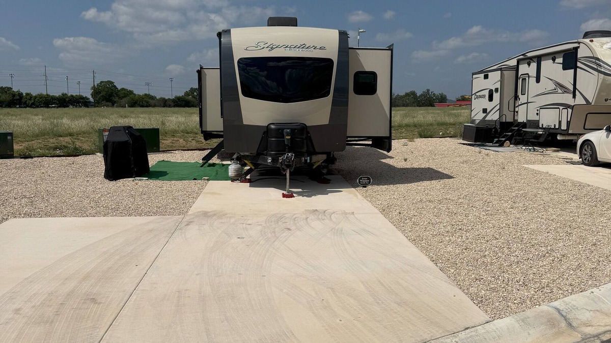 Comfort House | Cozy RV with AC and fitness room in Comfort, Texas in the hill country.