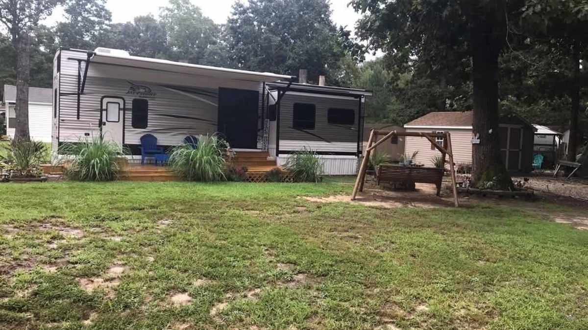 Greenbush House | Cozy RV with all comforts of home in Horn town VA