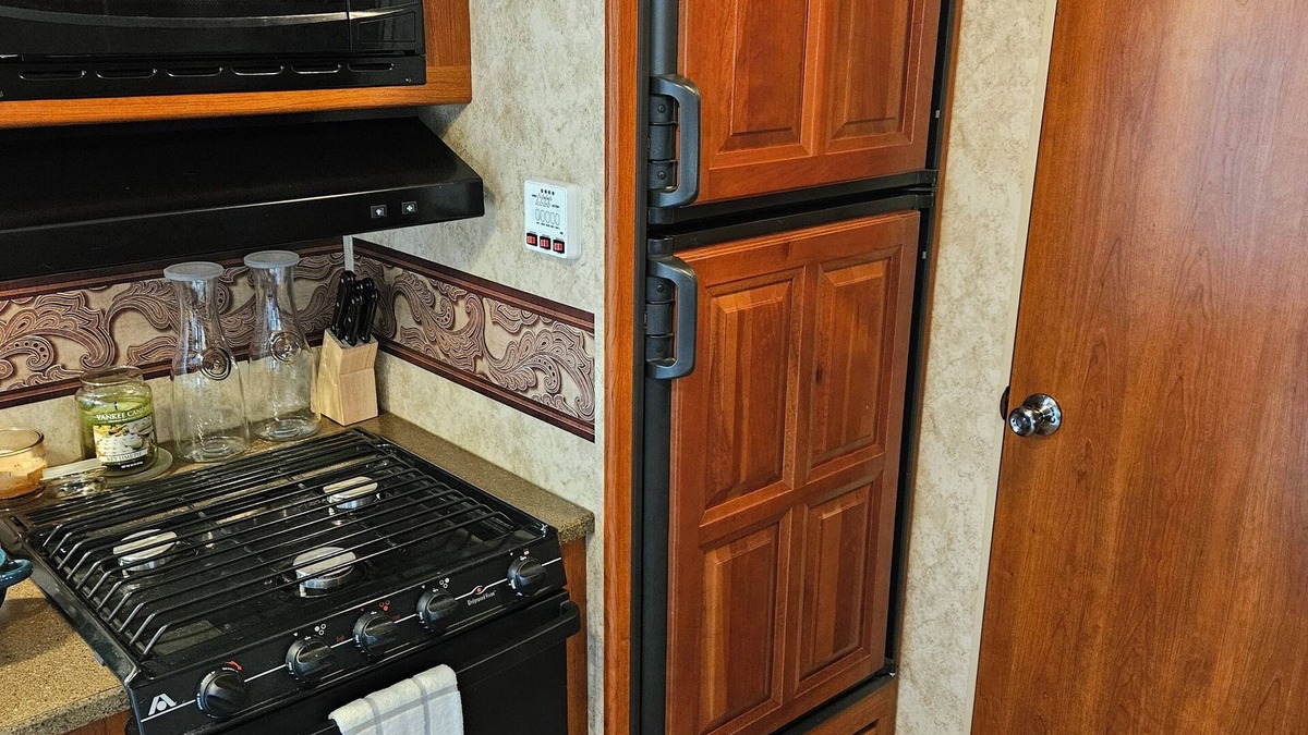 Vinemont House | Cozy RV with WiFi and AC in charming Vinemont, minutes from Cullman.