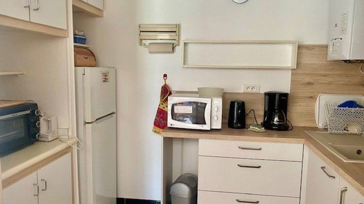 Amelie-les-Bains-Palalda Apartment | Cozy Studio F1 with Terrace, Parking, and WiFi - Sleeps 2, South Facing, Near Town and Spa