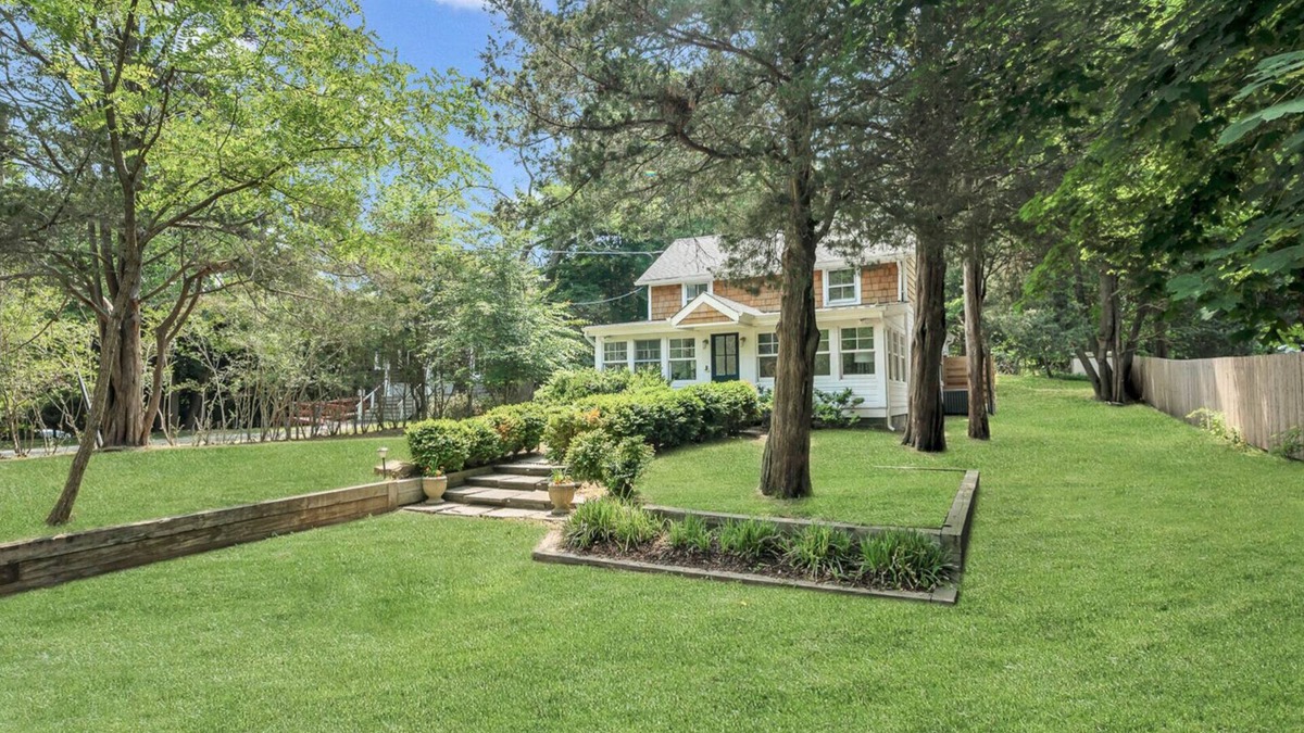 Noyack House | Cozy Sag Harbor Home Minutes from the Beach, Restaurants, Town Shopping