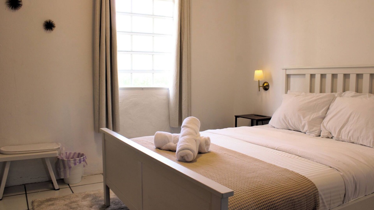 Isla Grande Apartment | Cozy San Juan Boho Retreat - King Size Bed, Fast internet, AC, 4 smart tvs!