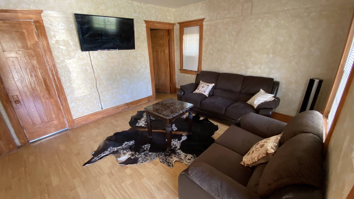 Sunset Park House | Cozy Santa Monica 2BD House with drive way.