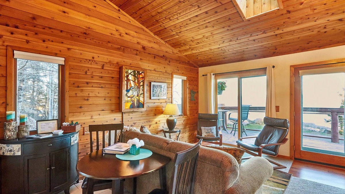 Schroeder Apartment | Cozy Schroeder Studio w/Deck on Lake Superior