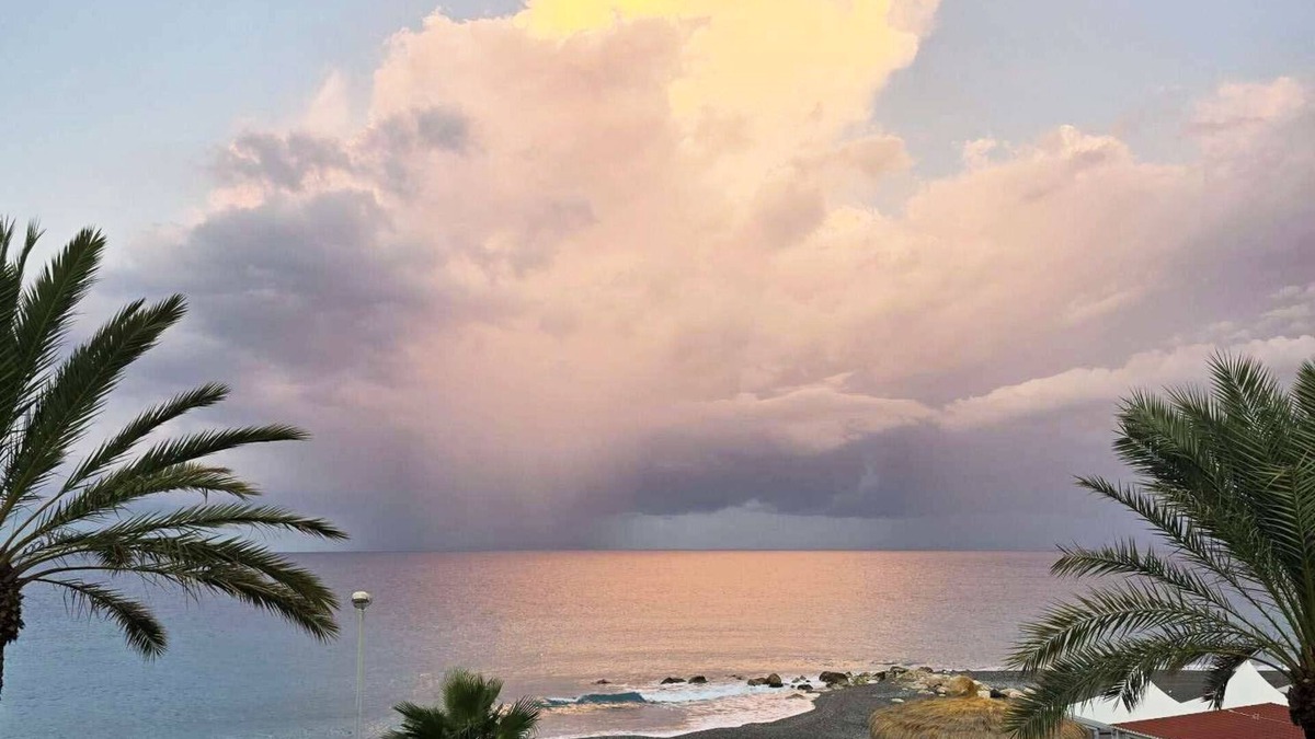 Campora San Giovanni Apartment | Cozy Sea View Apartment jn the beach.