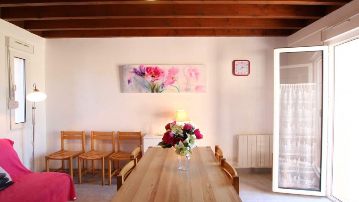 Surtainville Cottage | Cozy Seaside House: 4BR, Enclosed Yard, BBQ, 200m from Beach, Pet-Friendly